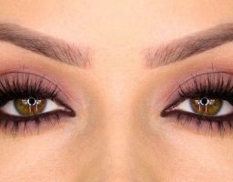 maquillarse los ojos