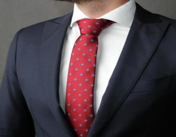 cómo hacer nudo de corbata fácil