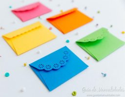 un sobre con un folio