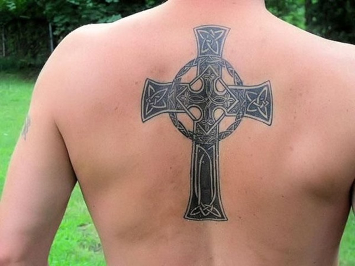 Тату крест на спине мужские