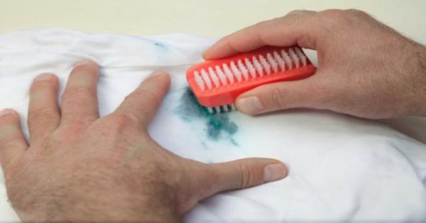 Cómo quitar manchas de pintura de la ropa: Paso a paso