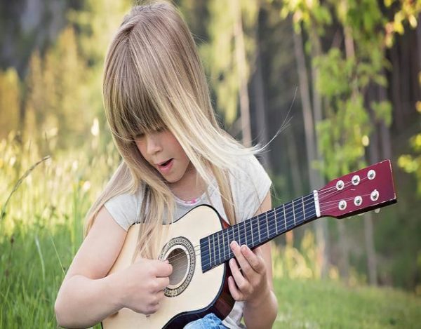 comprar una guitarra para niños